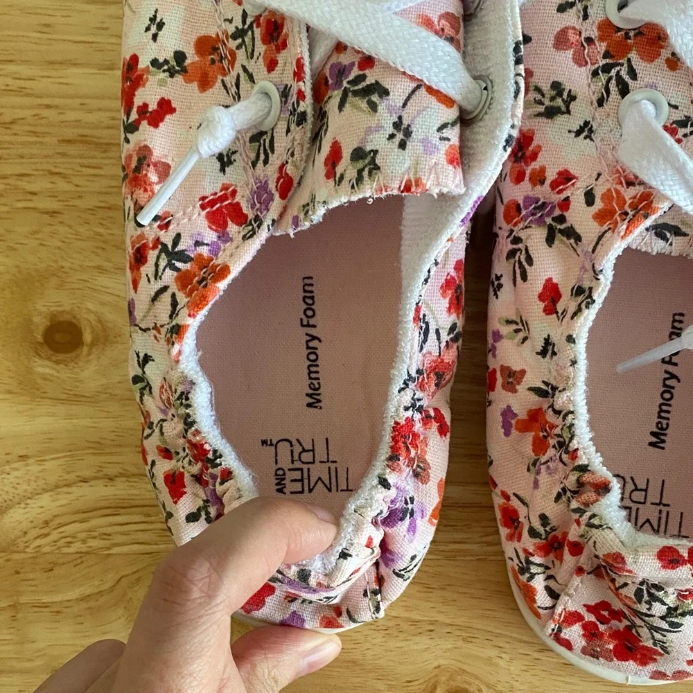 Time and Tru Women’s Floral Sneakers - Picture 2 of 11